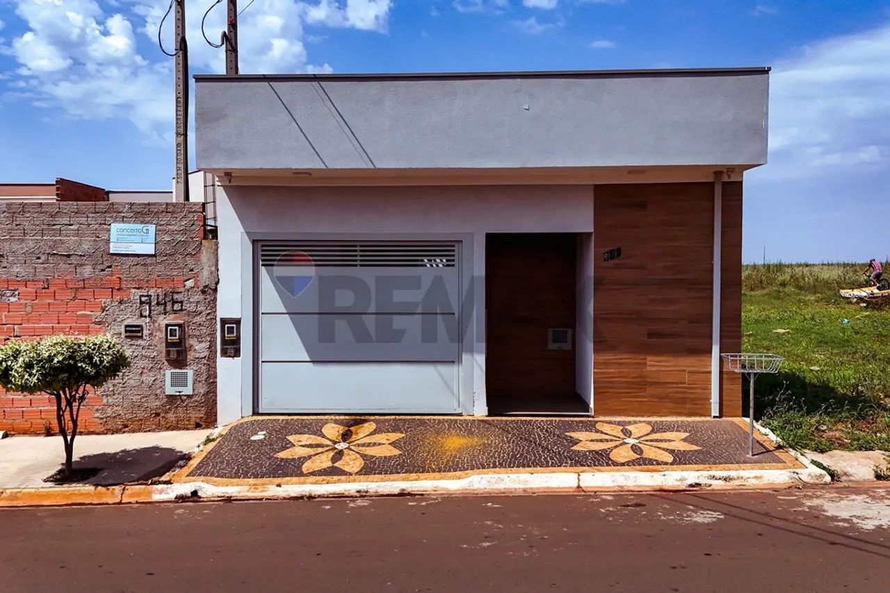 Casa com Piscina em Leme - SP