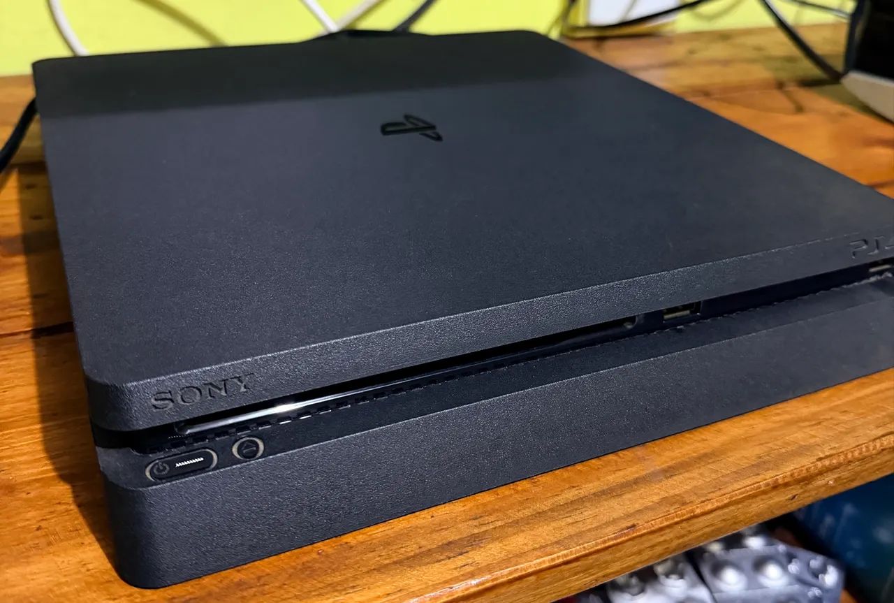 PS4 Slim 500GB Uncharted Bundle