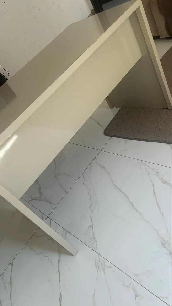 Mesa de computador Laqueada 