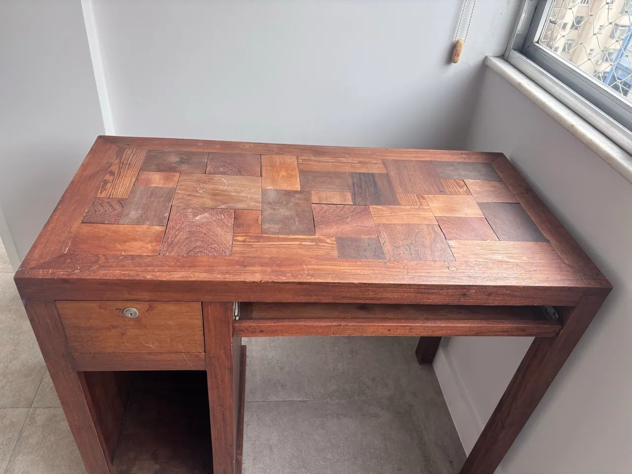 Vendo - mesa escrivaninha de madeira - excelente estado 