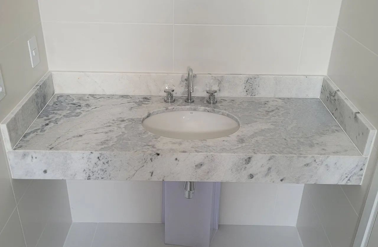 BOA E RESISTENTE! Bancada de mármore branco com pia embutida e torneira  - Foto 2