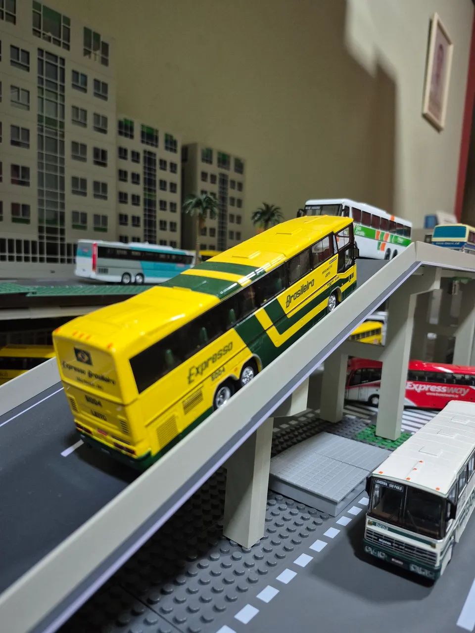 MINIATURA DE ÔNIBUS DIPLOMATA 380 EXPRESSO BRASILEIRO  - Foto 4