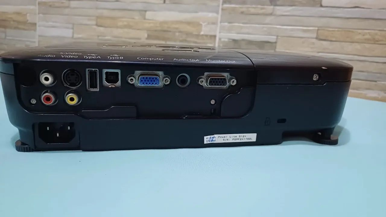 Projetor Epson com tela retrátil  - Foto 2