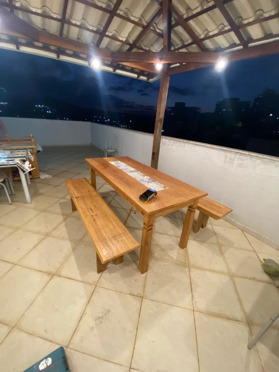Mesa com bancos madeira maciça 