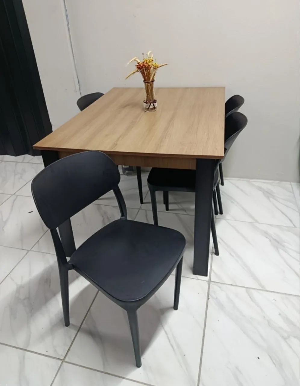 Mesa de jantar - 4 cadeiras 