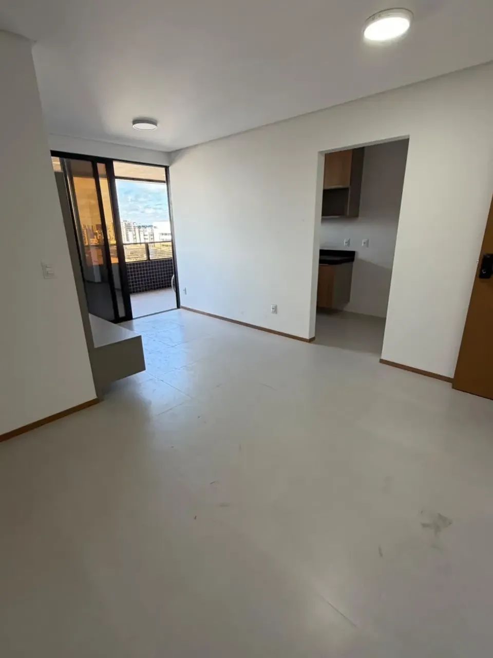 Alugo Apt novo 2/4 com os planejados