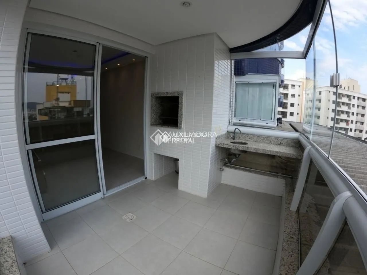 Locação no Itacorubi | Apartamento com 3 Quartos, Suíte e Sacada com Churrasqueira - Foto 4