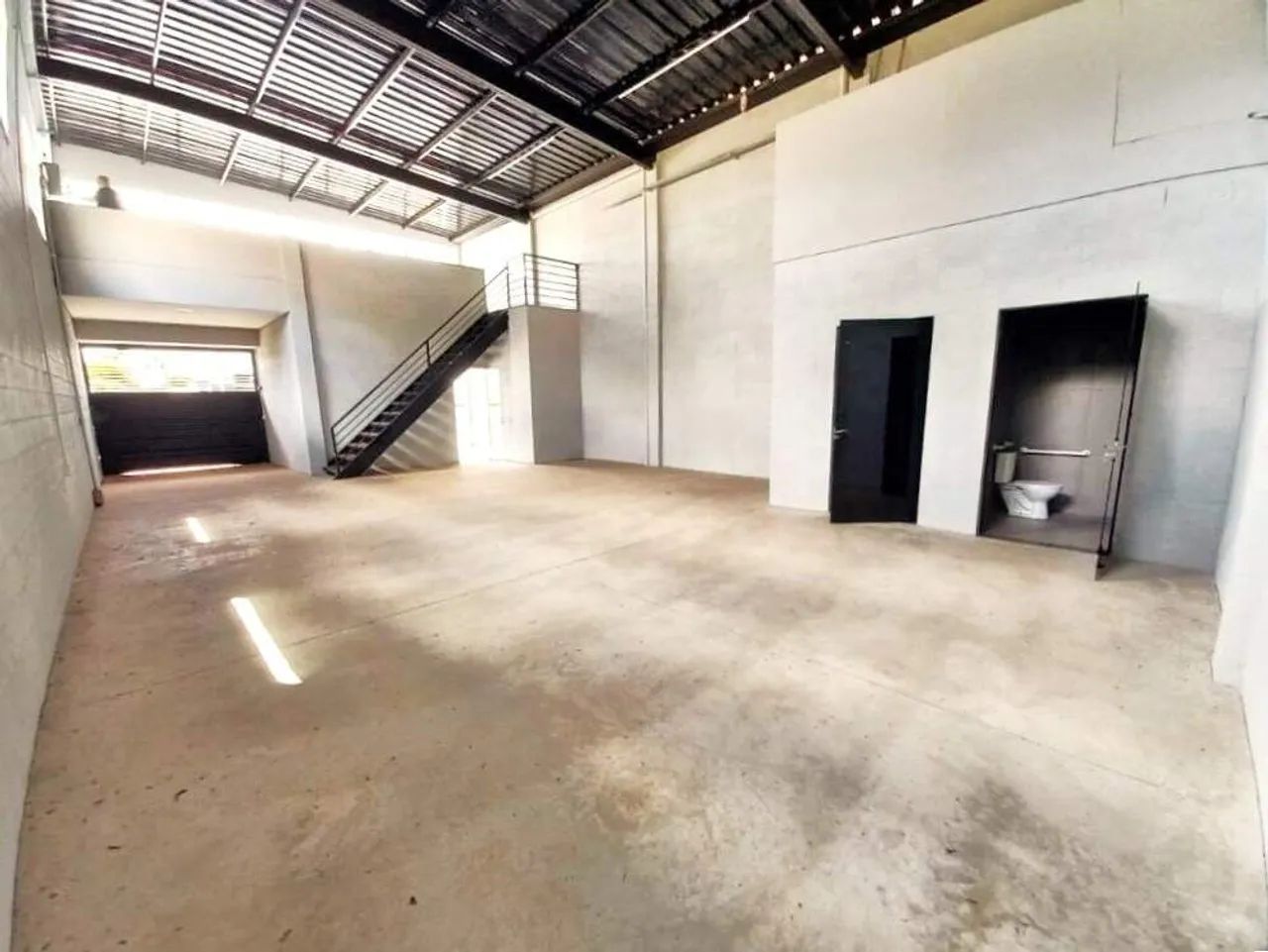 Barracão 190 m² no Jardim dos Jequitibás