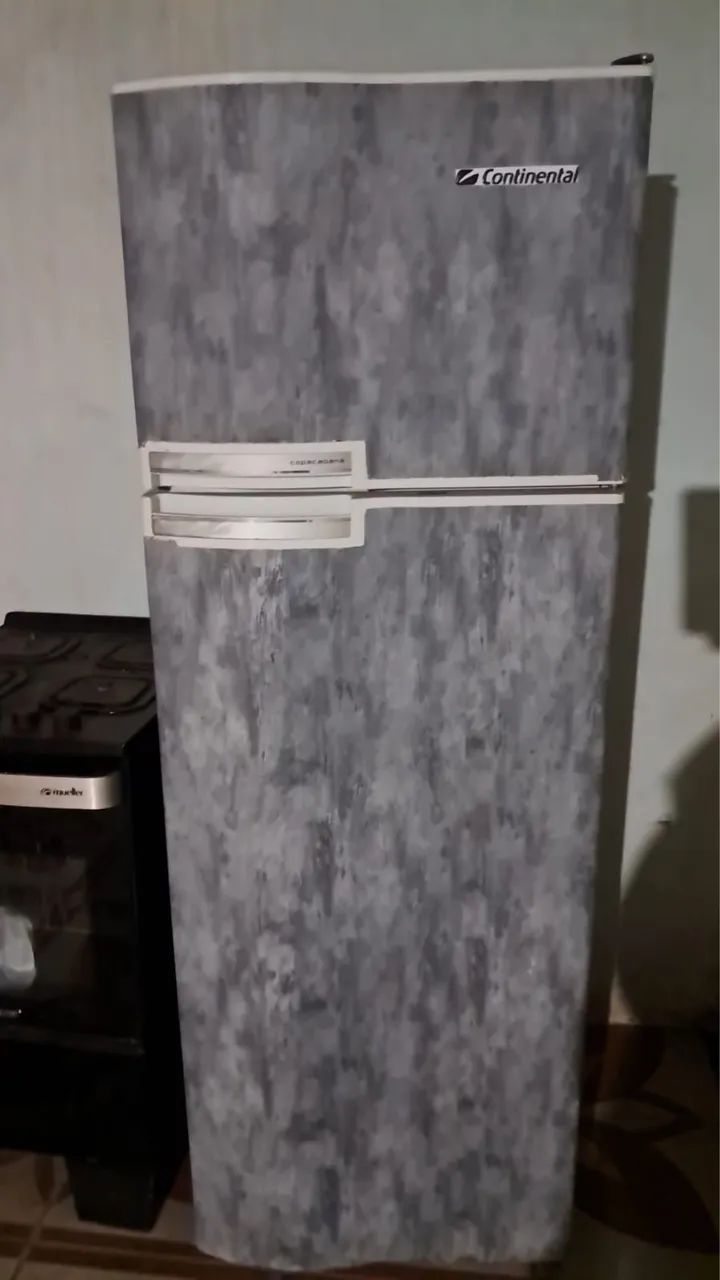 Vende-se geladeira simples 