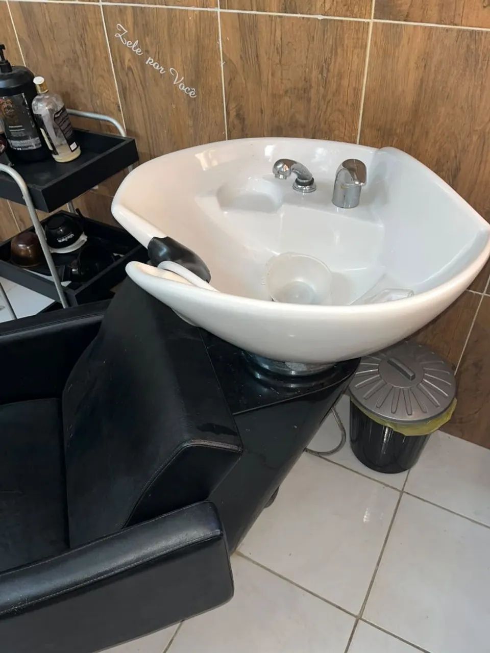 Lavatório sofisticado em perfeito estado 