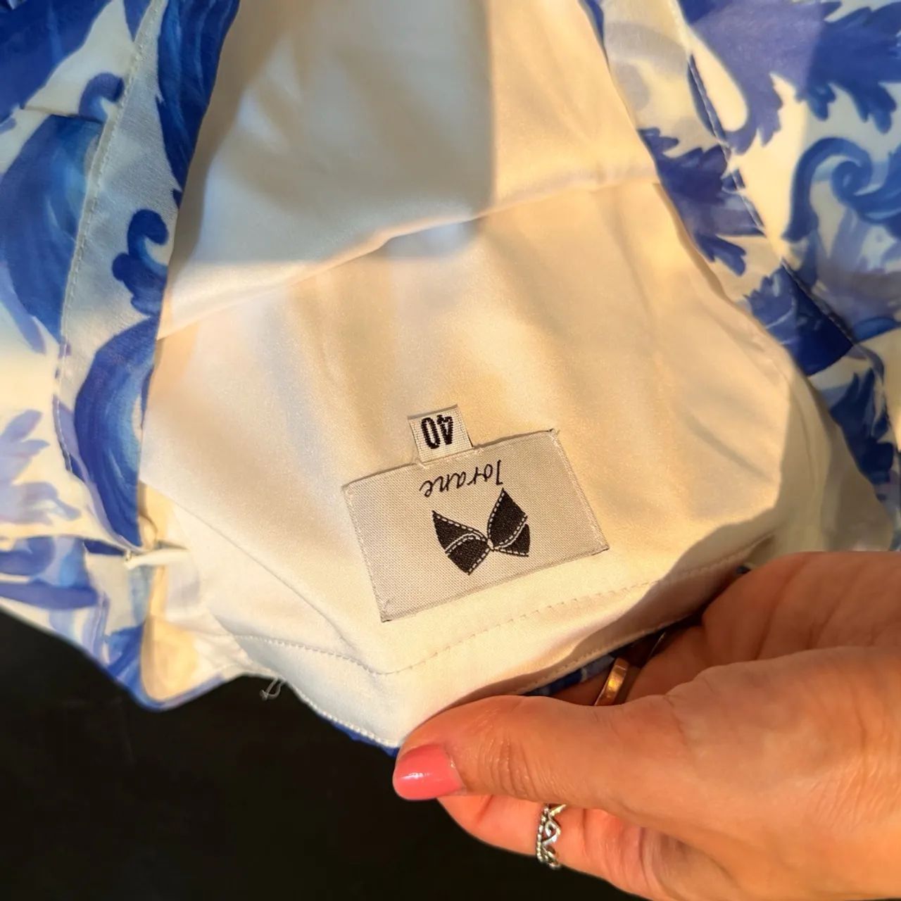 Saia estampada estilo barroco azul e branco  - Foto 2