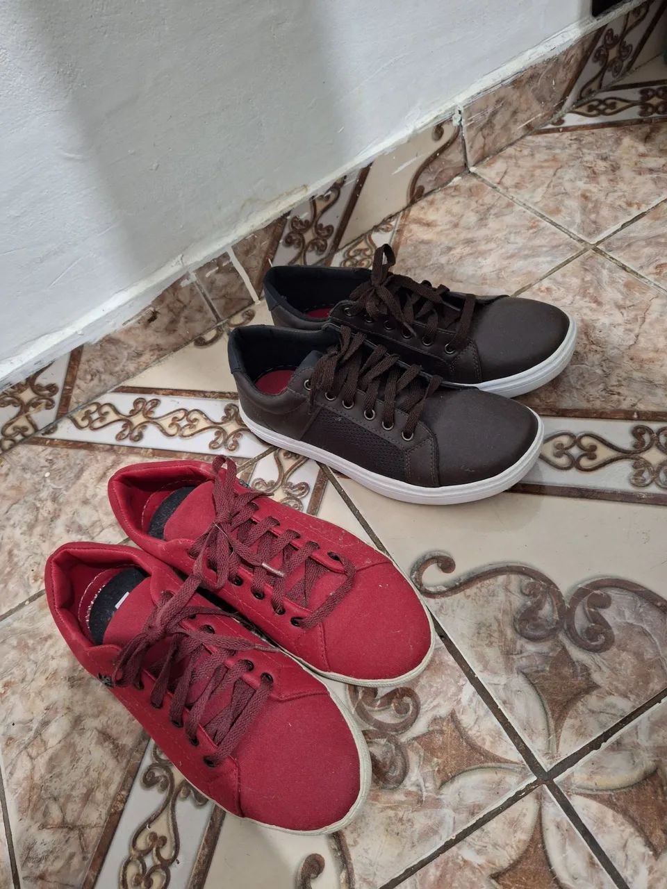 Vendo dois sapatos novos