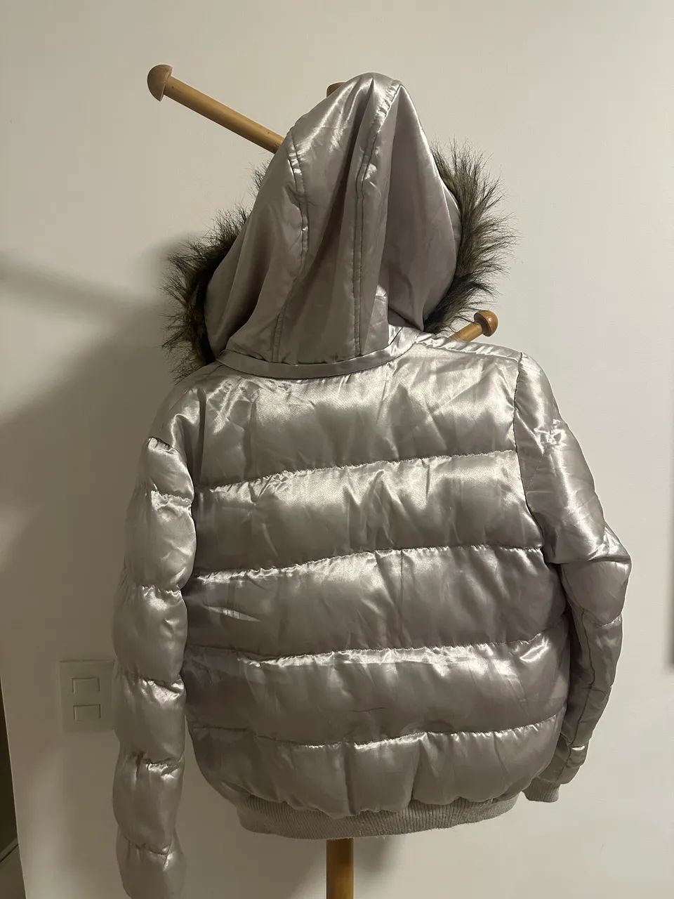 Jaqueta puffer Cherokee cinza com capuz  - Foto 5