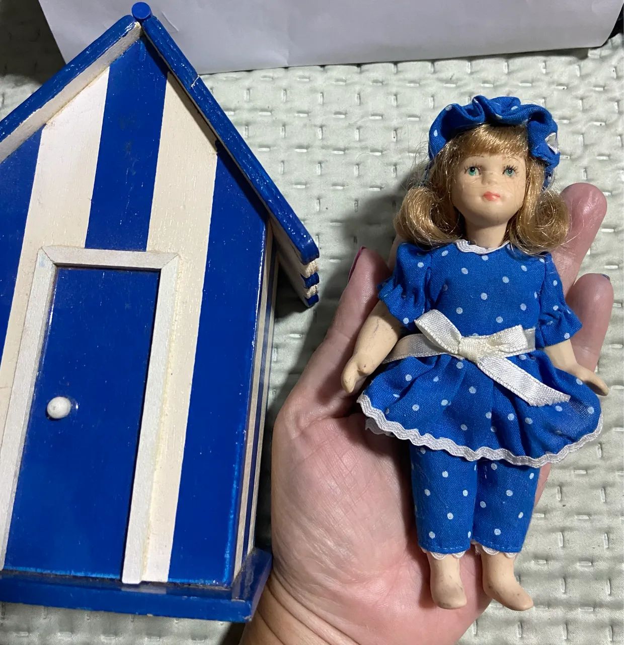 Boneca antiga de porcelana e casinha  - Foto 2