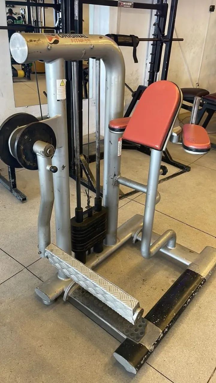 Máquina de academia extensão de glúteos 