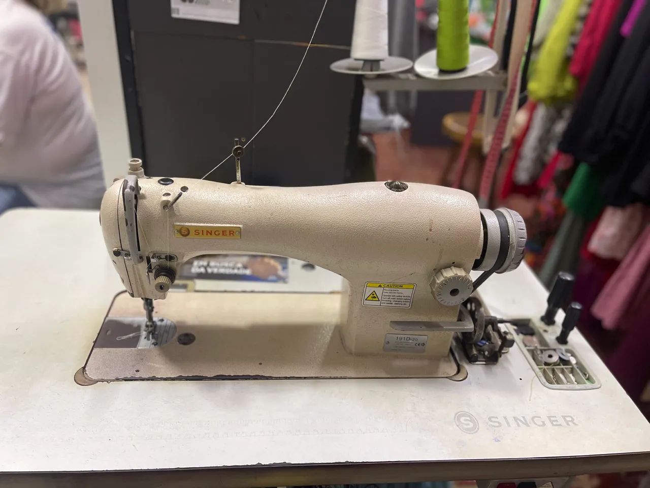 Vendo máquina industrial Singer - Foto 5