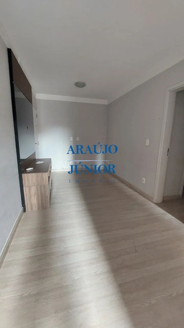 Oportunidade! Espaçoso, com móveis planejados e no centro da cidade! - Foto 4