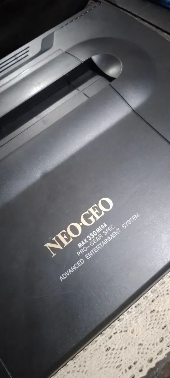 NEO-GEO AES com 2 Joysticks e Samurai Spirits - Consoles de Vídeo