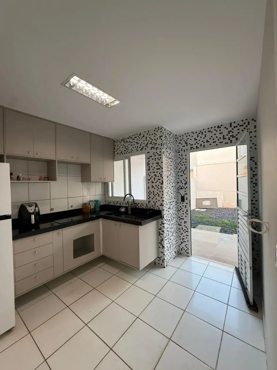 SOBRADO COM 3 QUARTOS A VENDA, 209m2 - COND VILLAGE DO BOSQUE - Foto 2