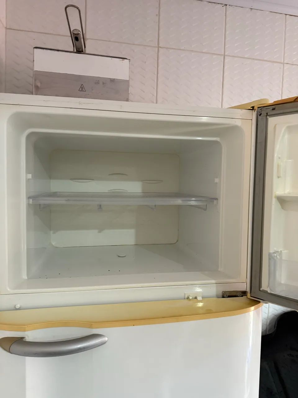 Vendo geladeira Electrolux DC 47 - Foto 3