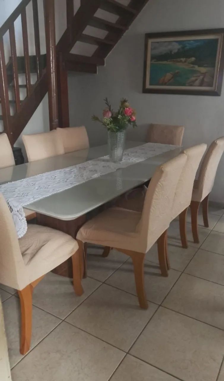 Vendo sala de Jantar com 8 cadeiras 