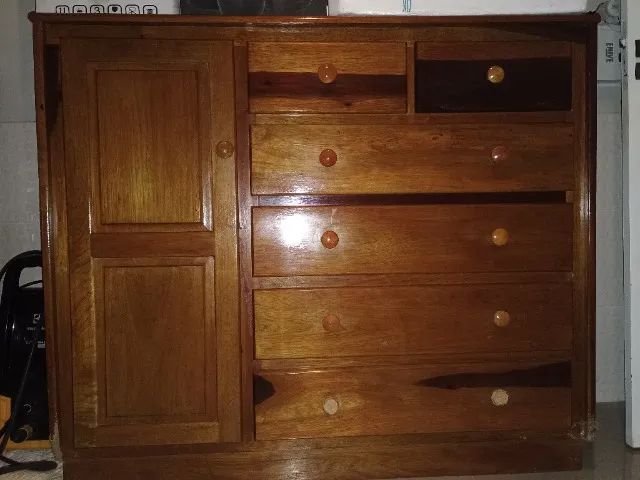 Vendo cômoda de madeira maciça grande  - Foto 3