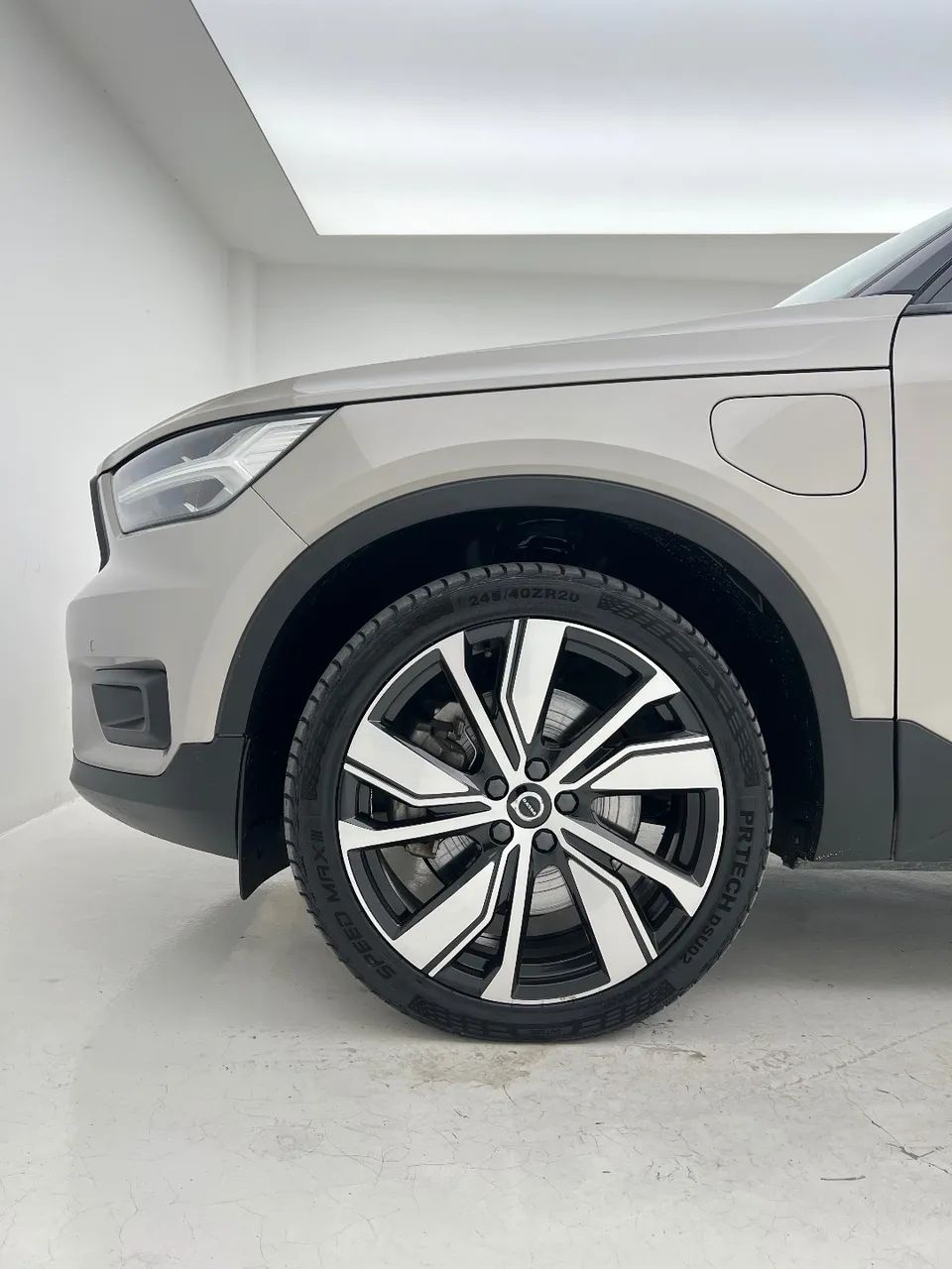 Volvo XC40 T-5 R-design 2.0 252cv AWD 2022 - Foto 5