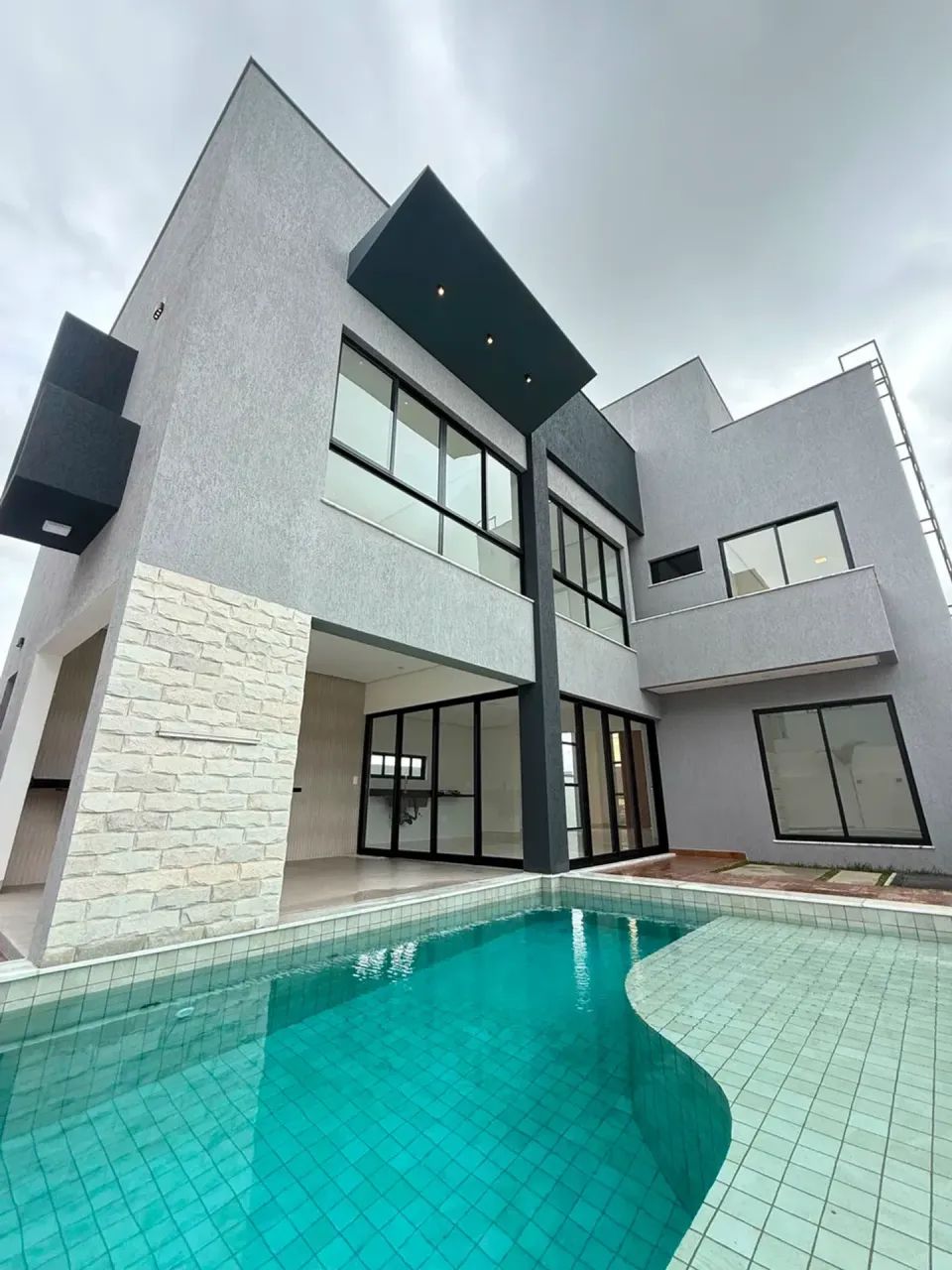 Casa dúplex à venda no condomínio terras alpha