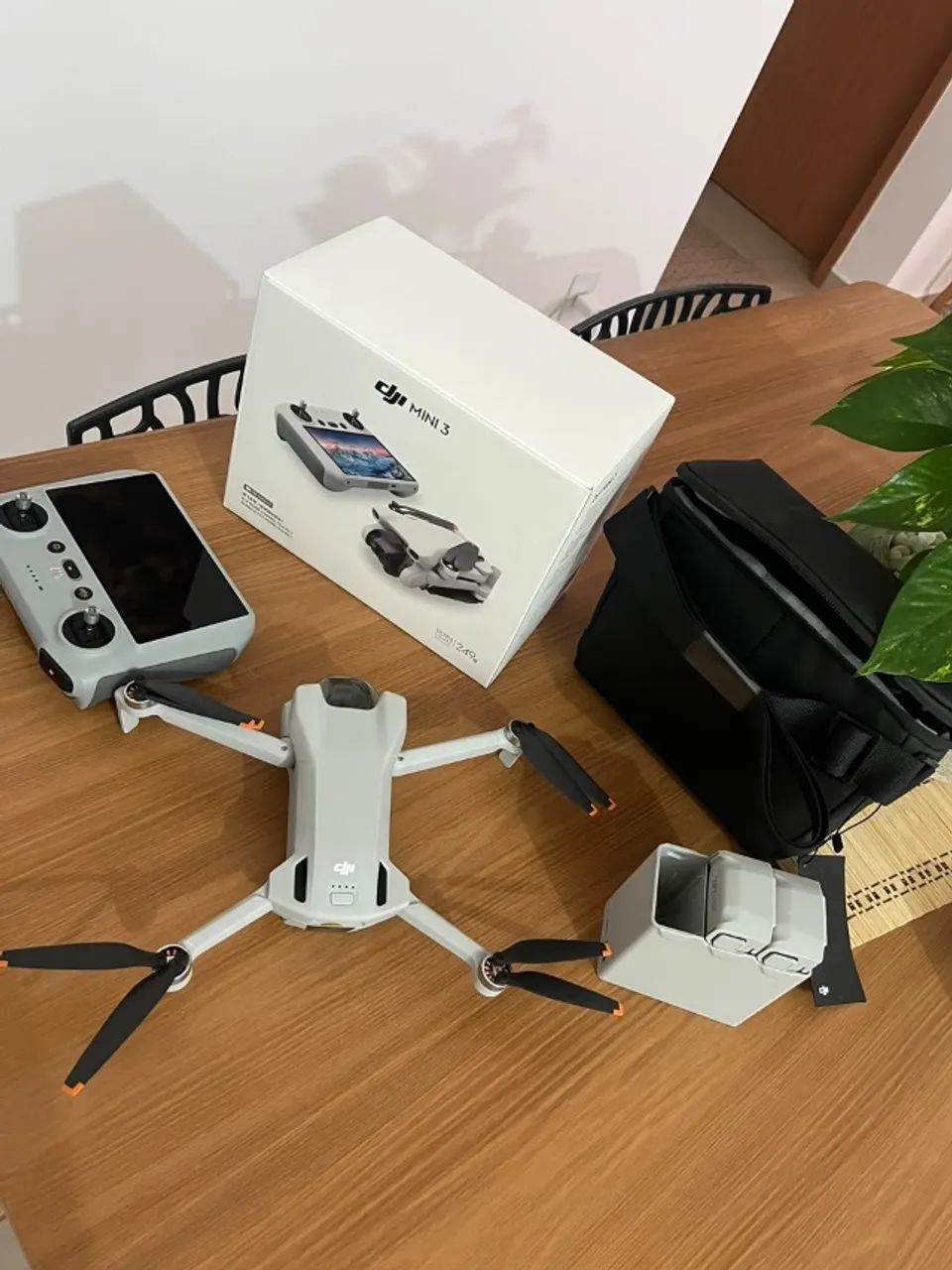 DJI Mini 3 Fly More Combo - ZERO, Nunca Usado, com 3 Baterias - Foto 2