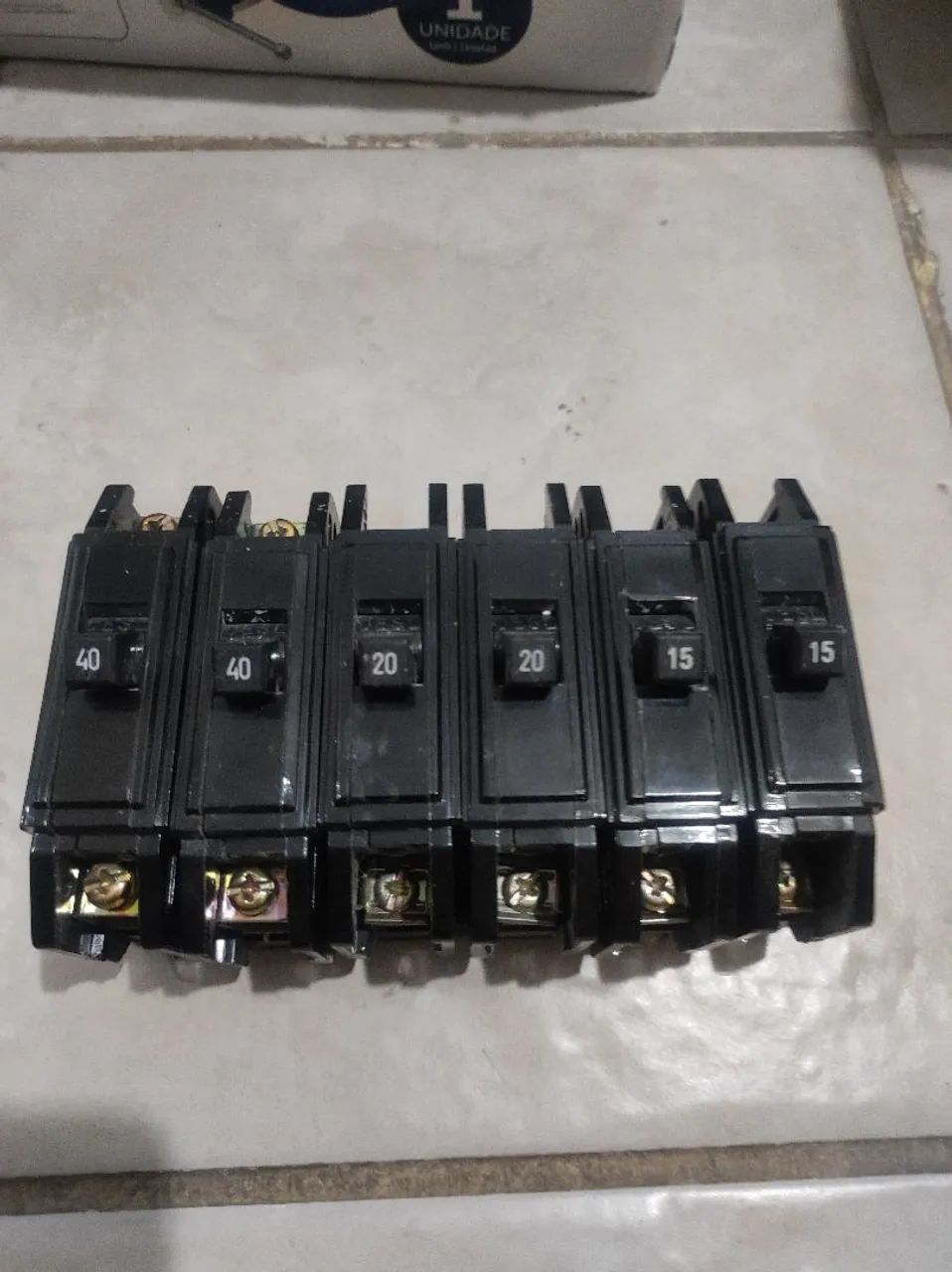 Vendo disjuntores monofásicos usados