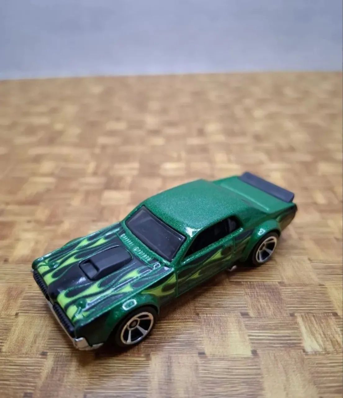 Kit com 4 HotWheels (1 T-Hunt) + brinde! - Foto 3