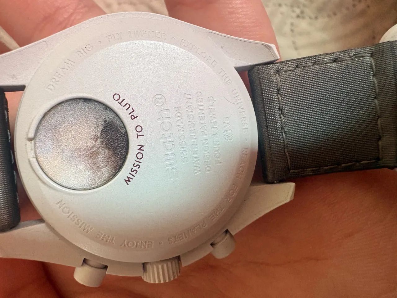  Swatch × OMEGA Bioceramic MoonSwatch Mission, OMEGA e a Swatch. - Foto 2