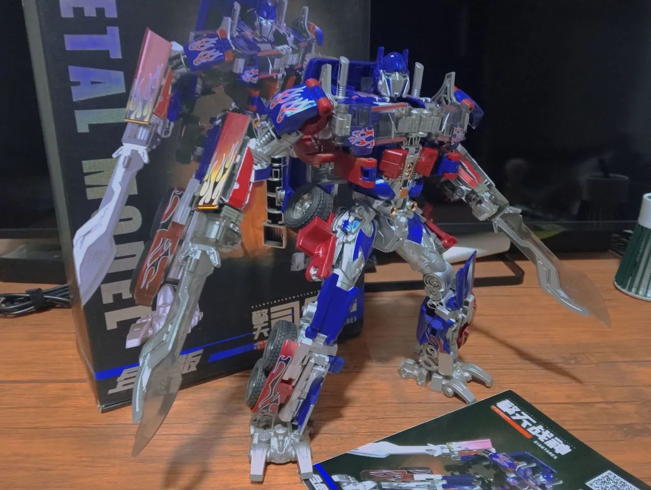 Optimus Prime; Transformers Metal Model 30cm - Foto 2
