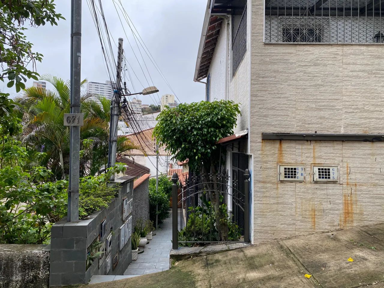 Casa mobiliada com 4 quartos e 1 suíte para venda