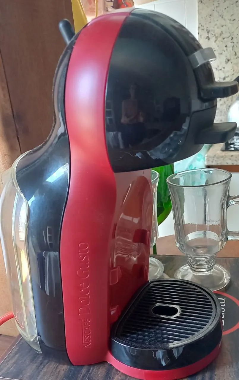 Maquina cafe Dolce Gusto Semi nova R$ 250
