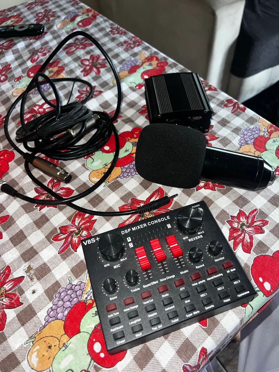 Microfone Bm800, mesa de som v8, phantom power, braço articulado  