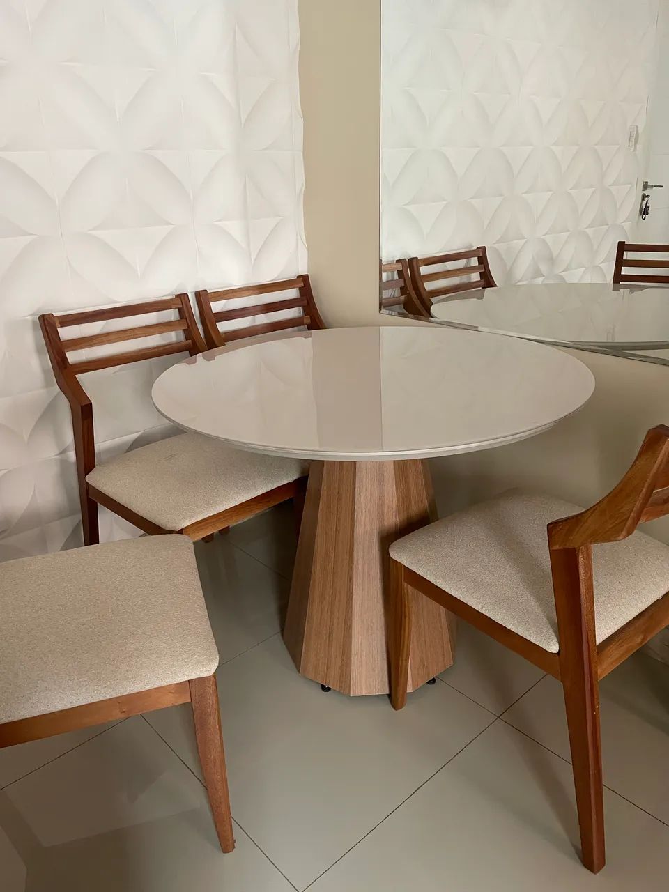 Mesa com 4 cadeiras  - Foto 3