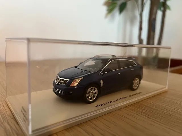 Miniatura Cadillac SRX CROSSOVER 1.43 na cor Azul ano 2011 - Foto 4