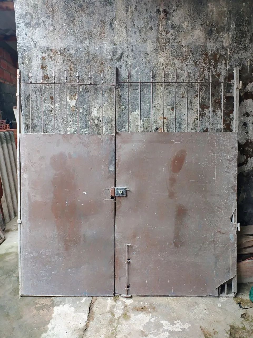 Portão de garagem de ferro