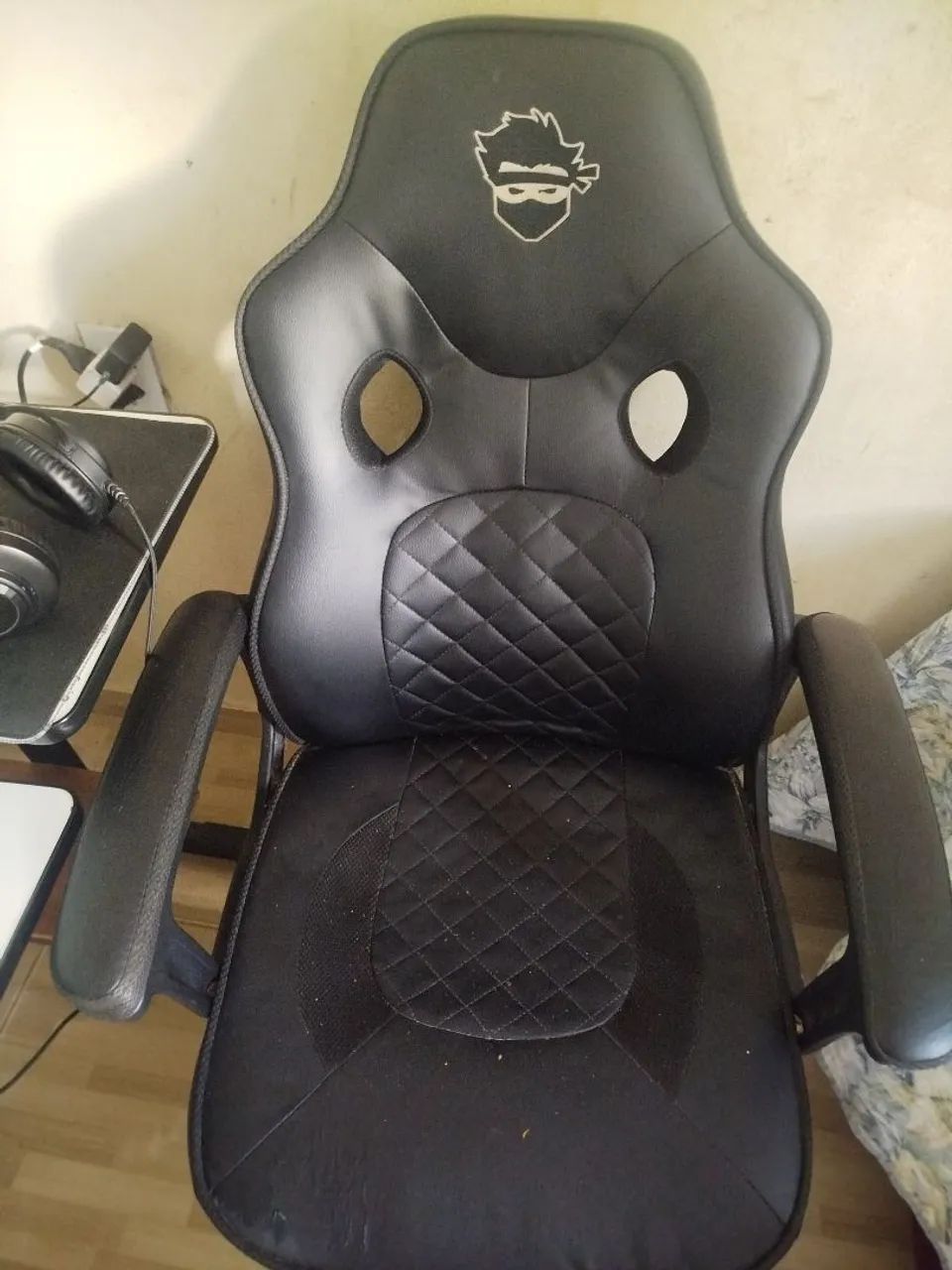Cadeira gamer semi nova 
