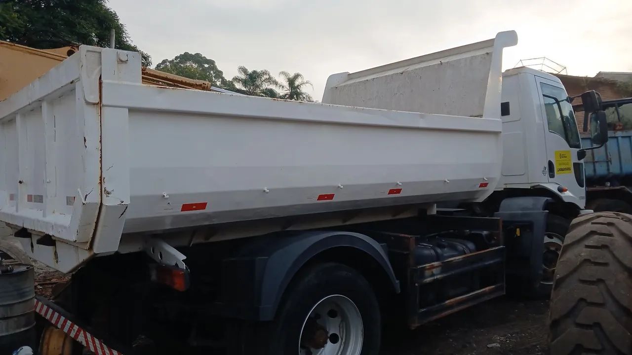 Ford cargo 1319 Ano 2016 Caçamba  - Foto 5