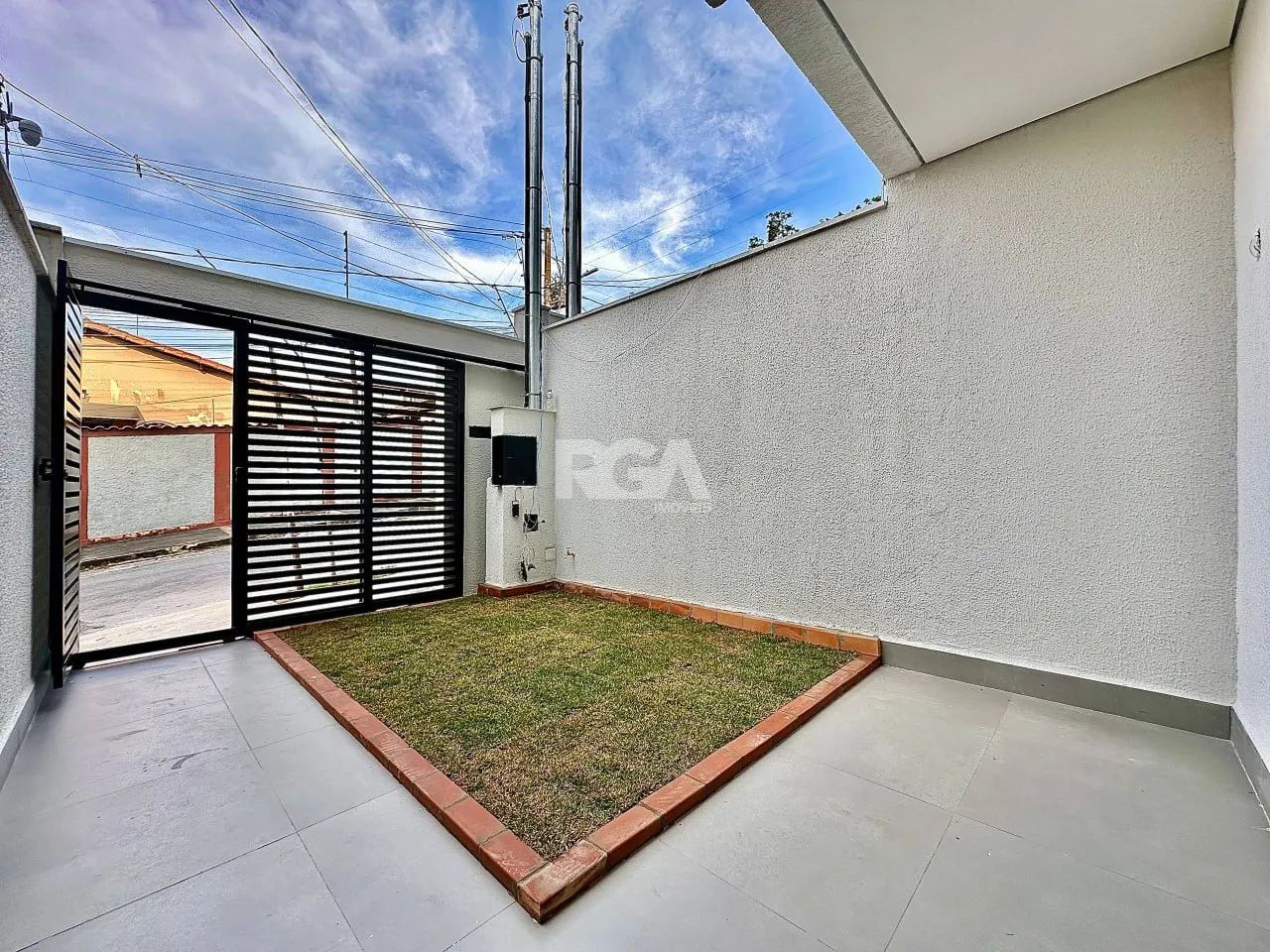 CASA GEMINADA COM 2 SUÍTES E 2 VAGAS  PLANALTO - Foto 3