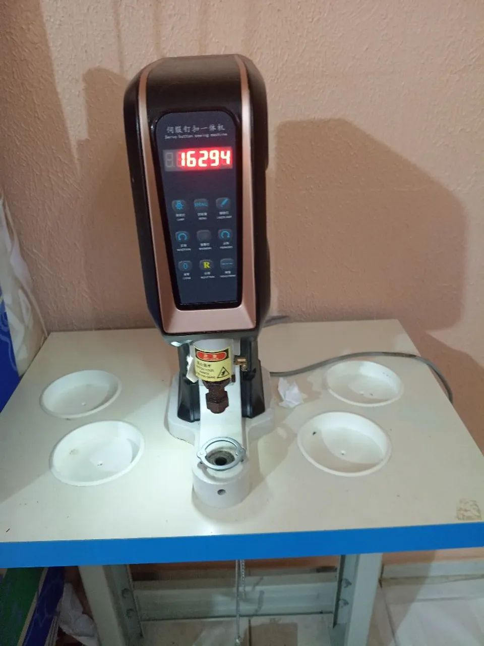 Baixou! Máquina de pregar botões de pressão e ilhoes eletrônica  - Foto 3