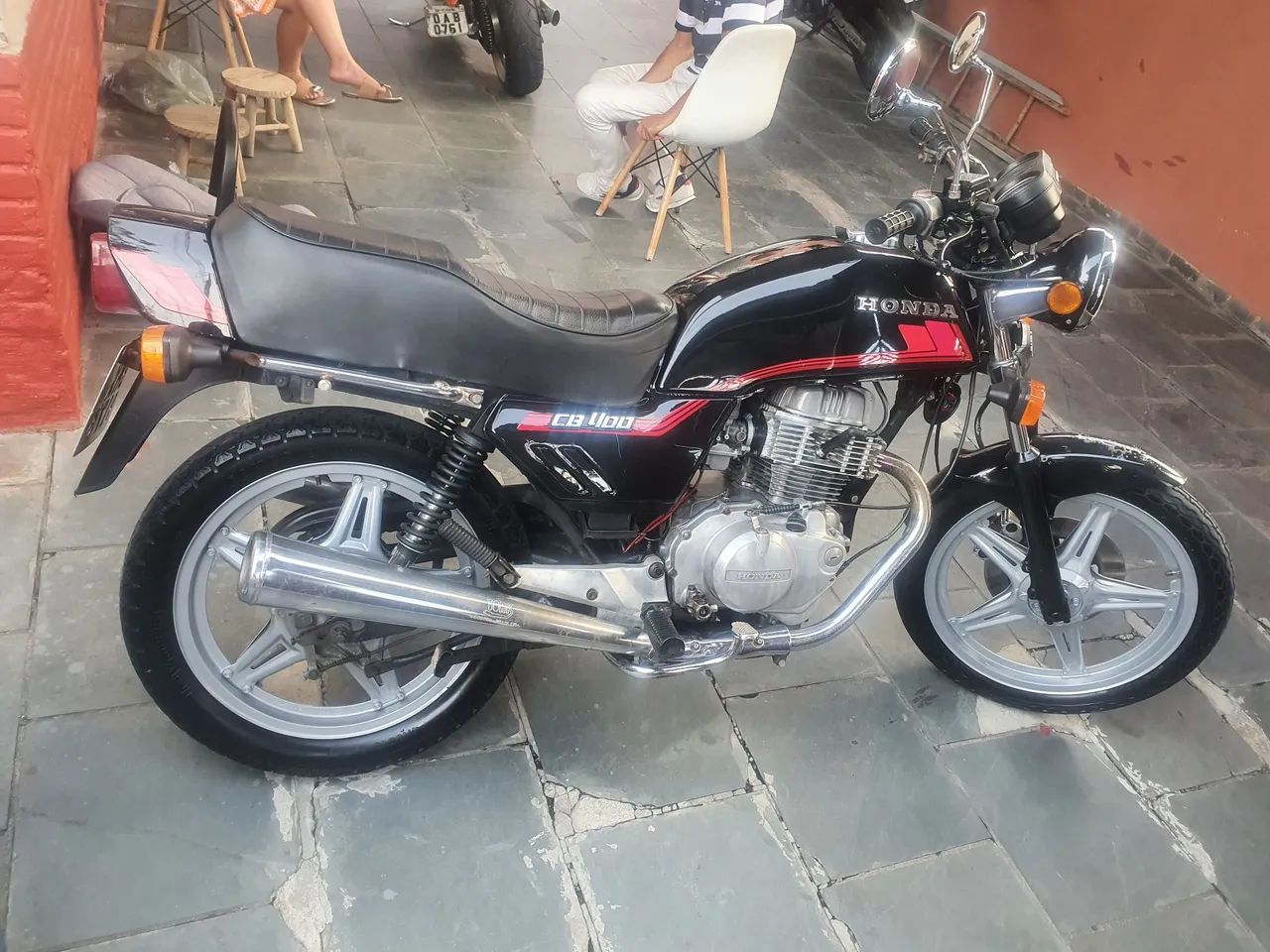 CB400 82 APTA A PLACA PRETA
