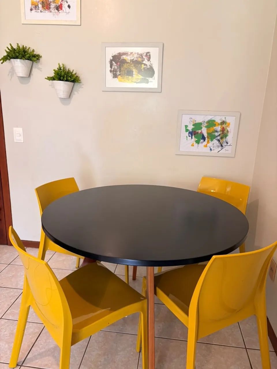 MESA + 4 CADEIRAS TOK&STOK 
