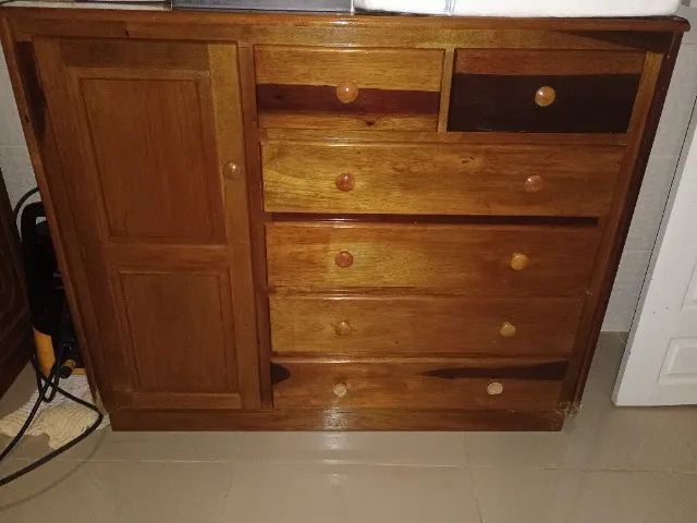 Vendo cômoda de madeira maciça grande  - Foto 2