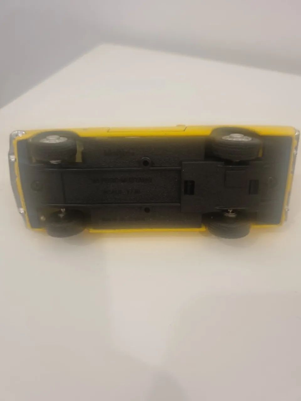 Carrinho de ferro mustang amarelo - Foto 5