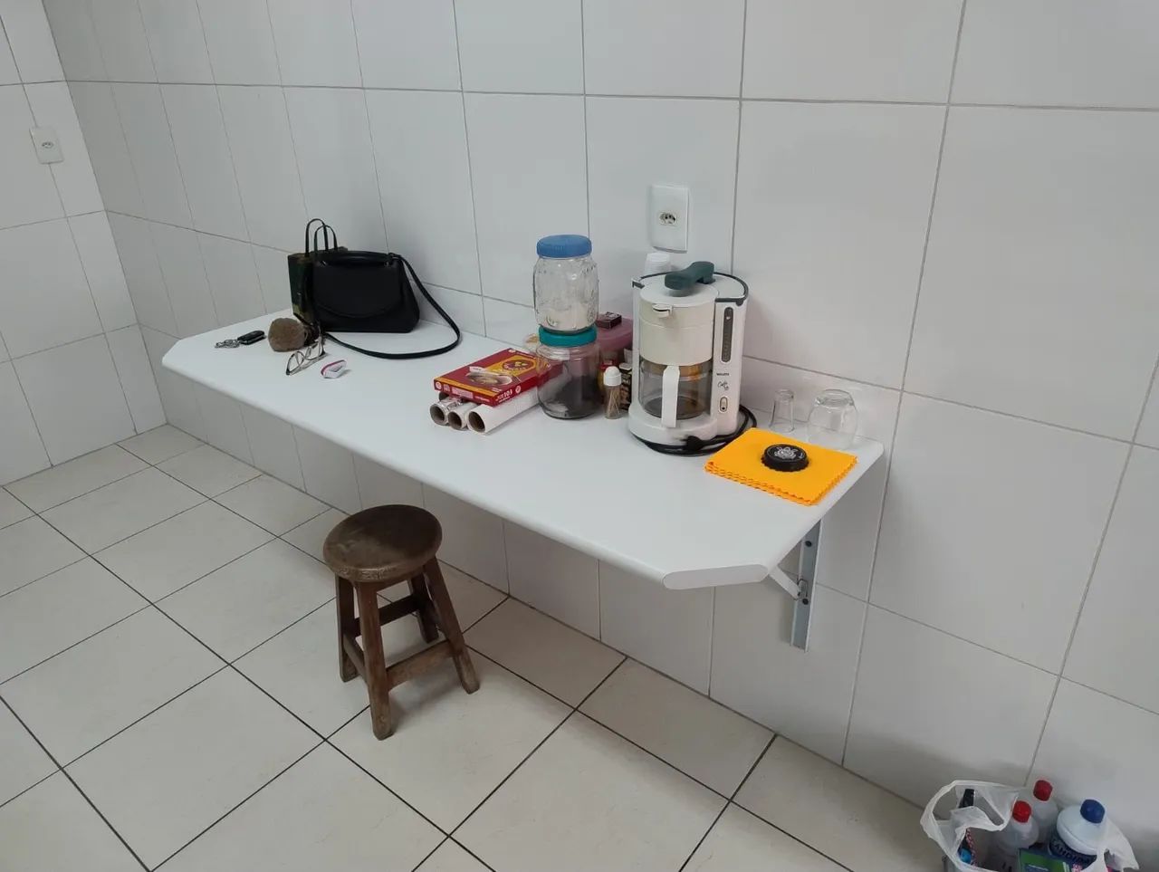 Mesa suspensa