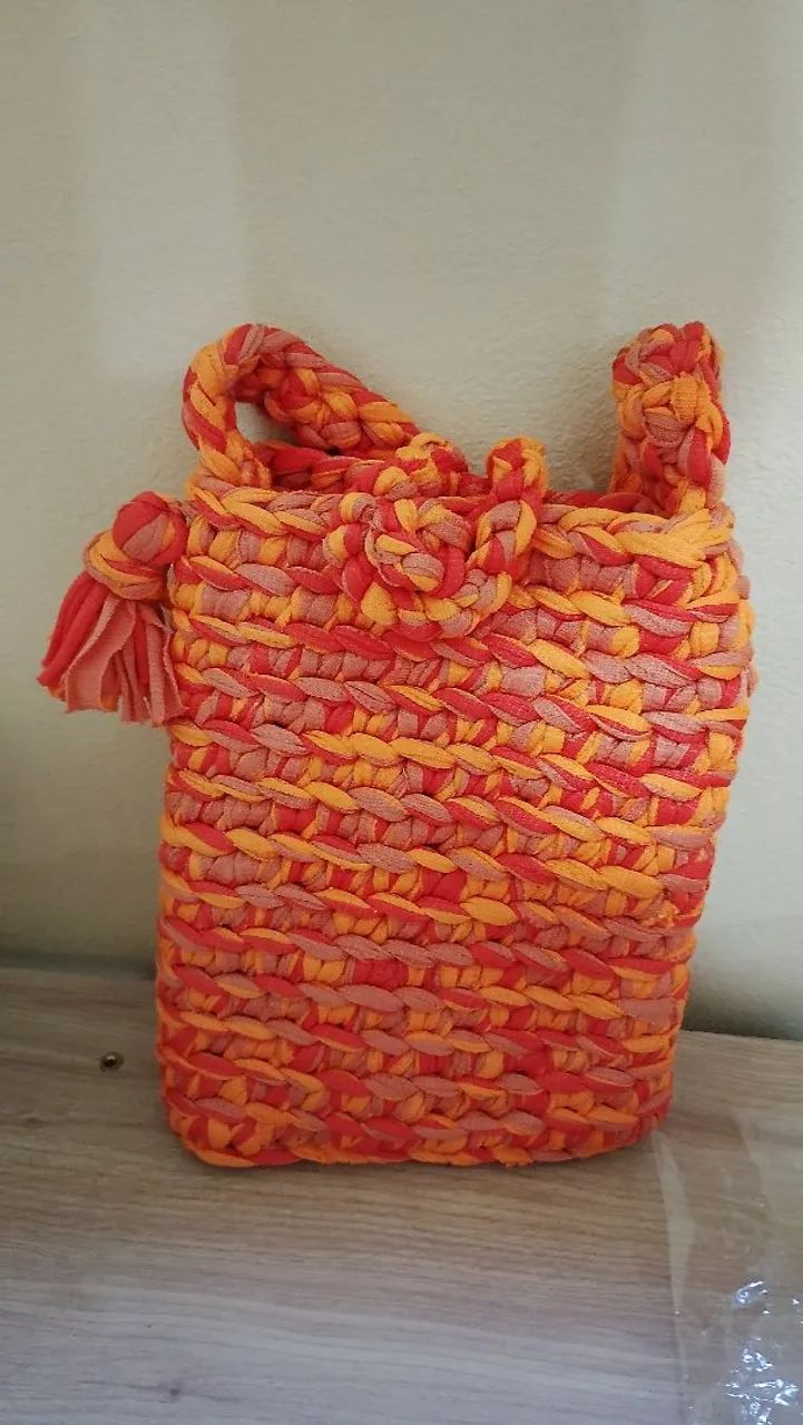 Bolsa alça curta crochê degradê todas as cores  - Foto 4
