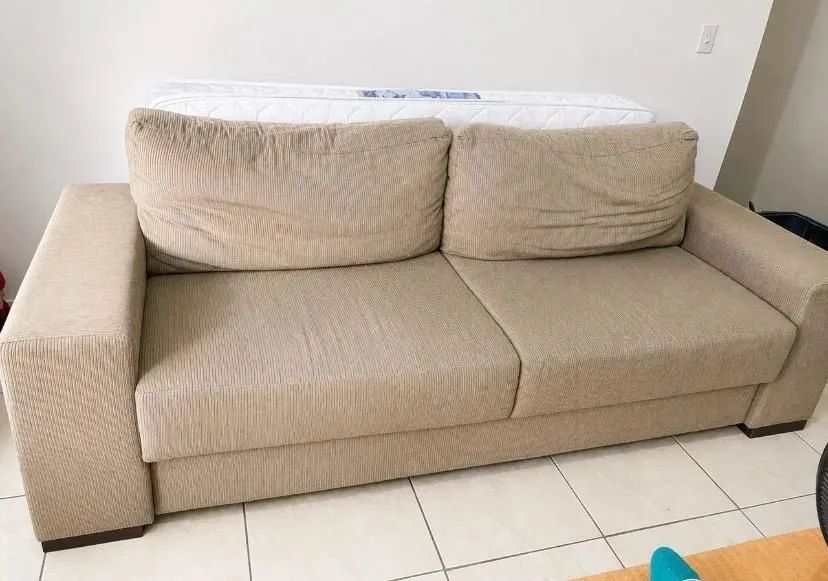 Sofá com três lugares 